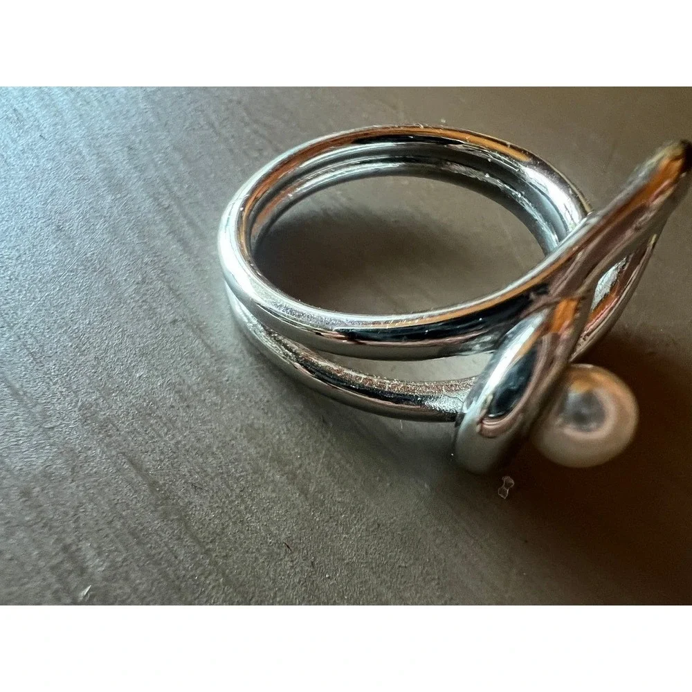 Abstract Sculptural Pearl Ring Size 9.5 Silver Tone Modernist Bypass Fluid